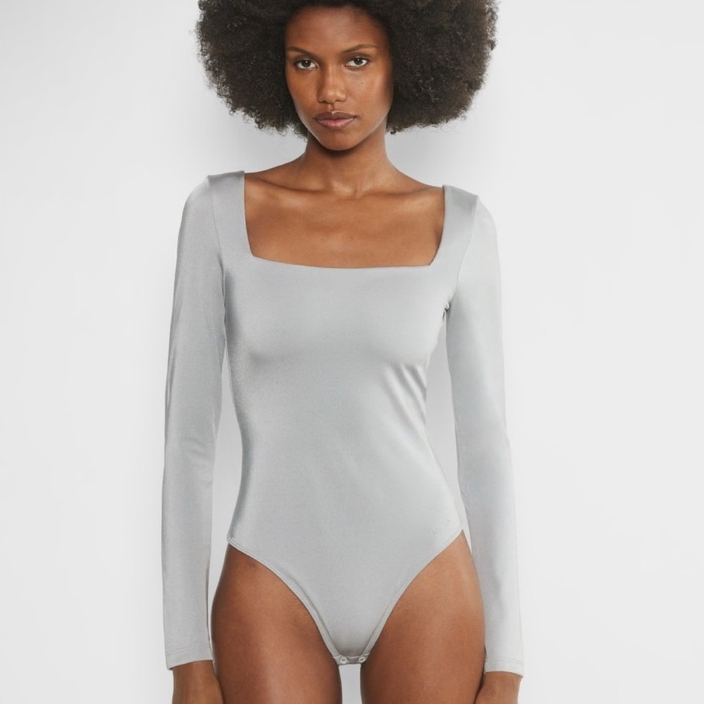 Aritzia Babaton Contour Metallic Silver Square Neck Bodysuit Size L New Years